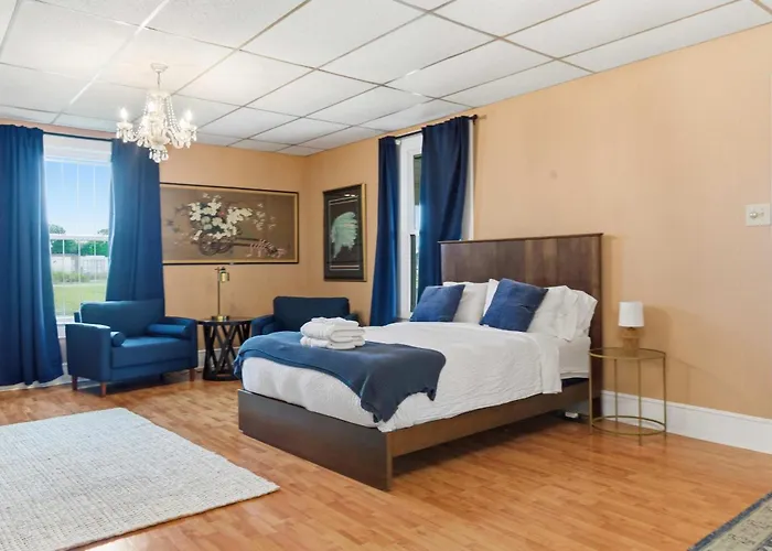 Downtown 4br With Parking Hébergement de vacances Lafayette