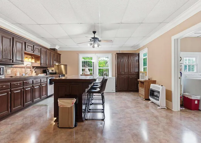 Downtown 4br With Parking