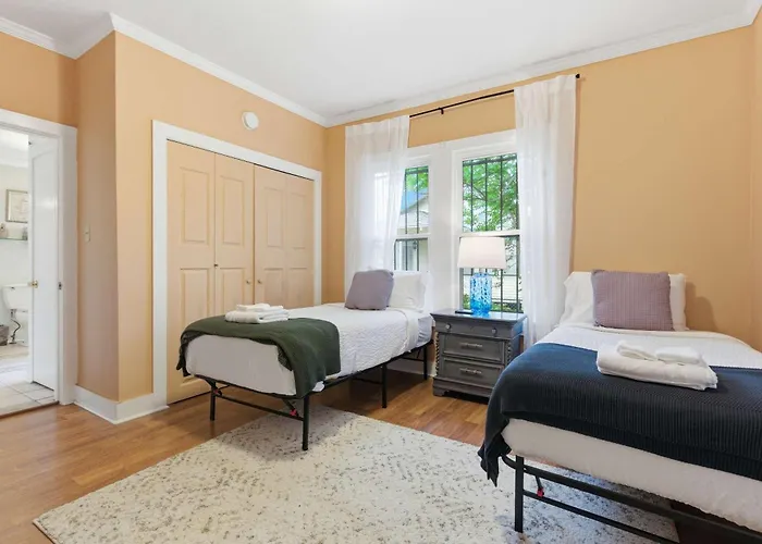 Downtown 4br With Parking Lafayette