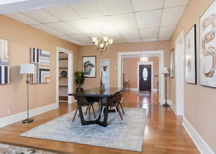 Downtown 4br With Parking Hébergement de vacances *