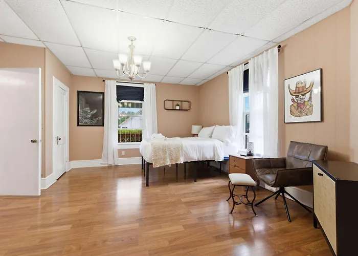 Downtown 4br With Parking Lafayette