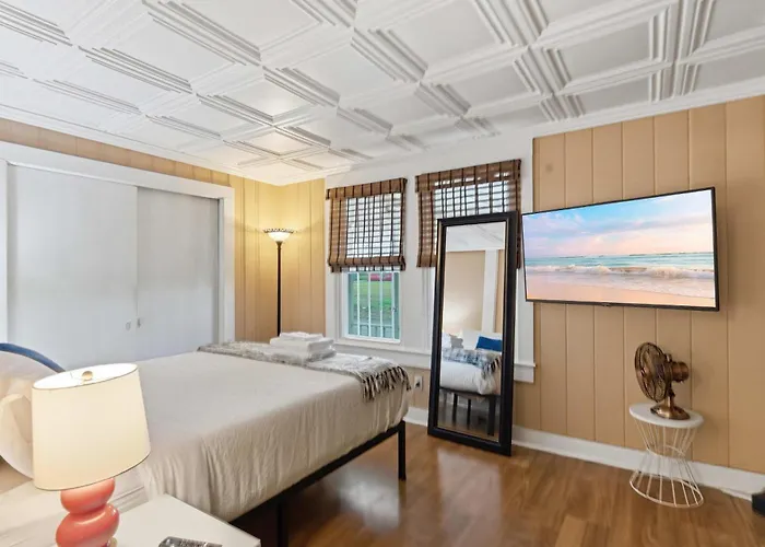 Hébergement de vacances Downtown 4br With Parking *