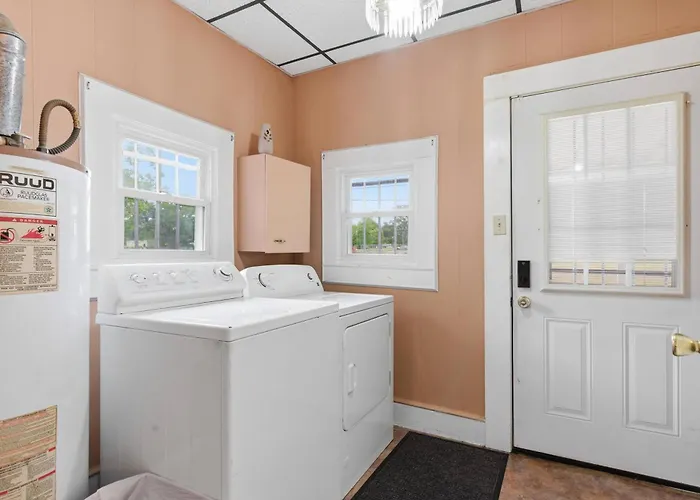 Downtown 4br With Parking Hébergement de vacances Lafayette