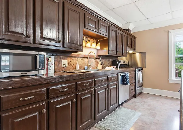 Hébergement de vacances Downtown 4br With Parking *
